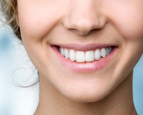 Natürliche schöne und gesunde Zähne